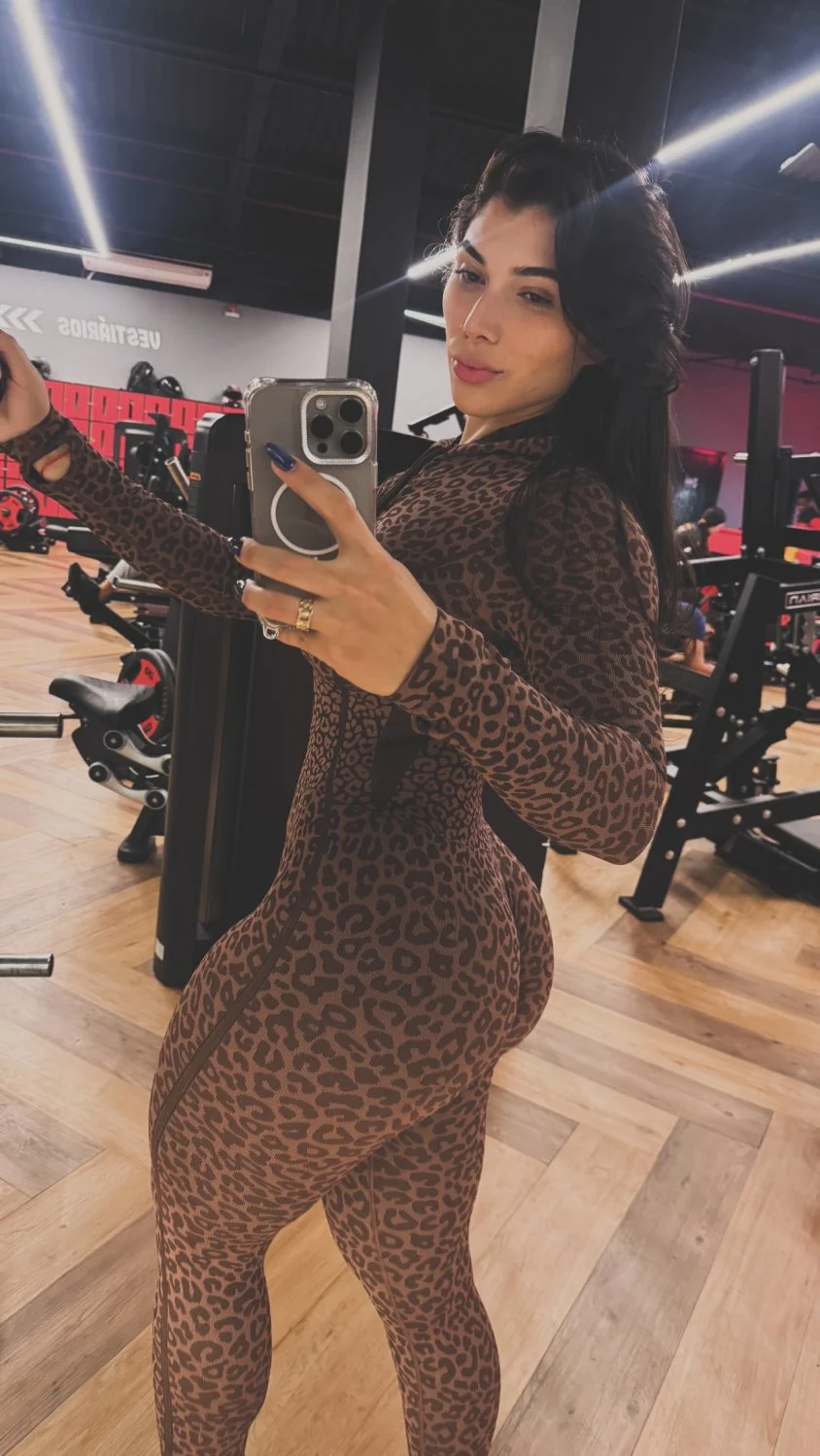 Essa Rayfit é muito exibicionista e gostosa image 2