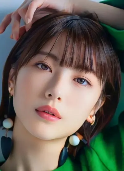 🔚Japanese　顔だけで抜ける　芸能人　浜辺美波　ソフトエロ　一発やりたい cover image