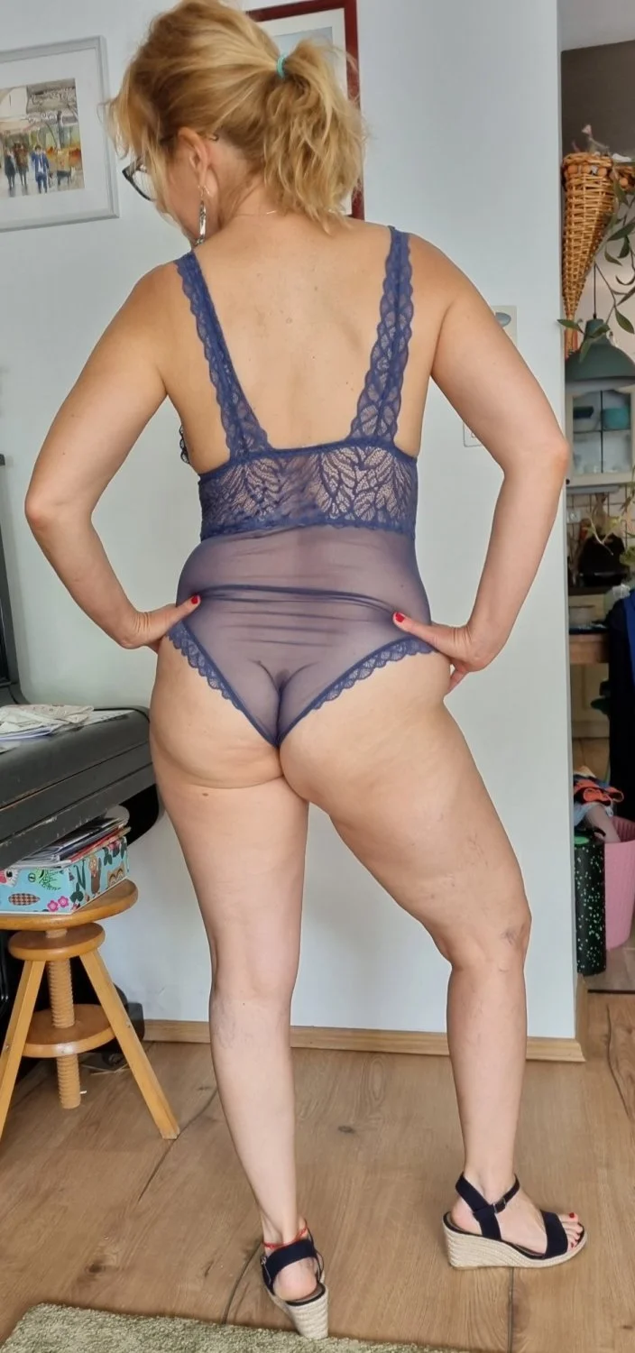 Shy MILF teacher wife has the perfect pair of titties 🤤🔥. That’s mommy body tho🤤 Mommy zipper🔥🔥 image 39