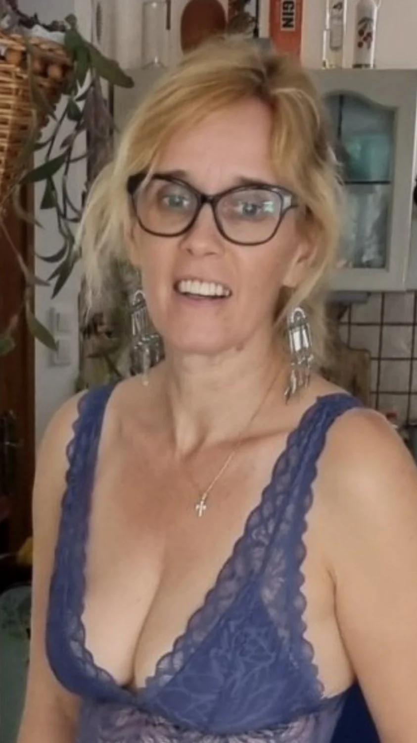 Shy MILF teacher wife has the perfect pair of titties 🤤🔥. That’s mommy body tho🤤 Mommy zipper🔥🔥 image 5