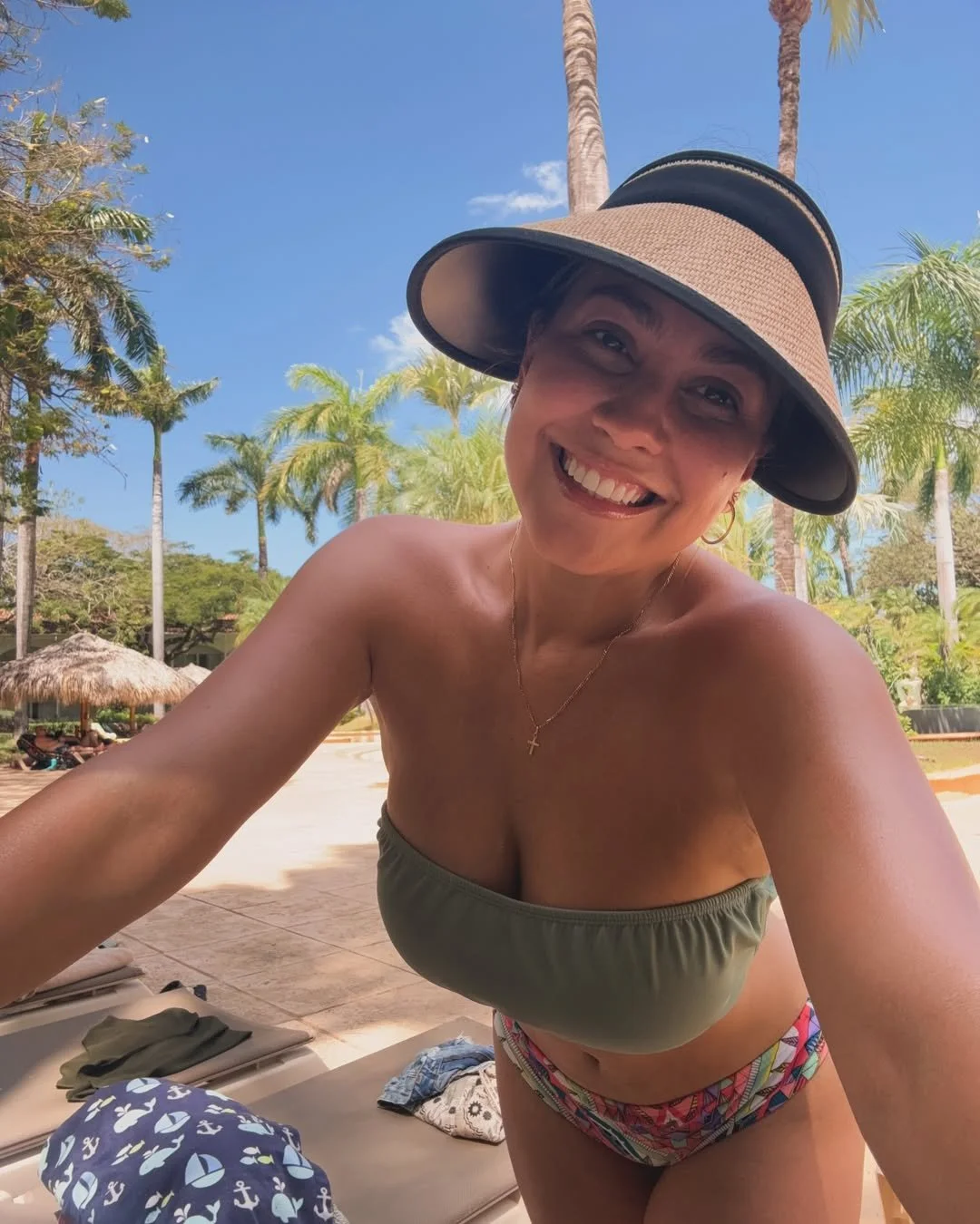 Costa Rica Thais MILF image 13