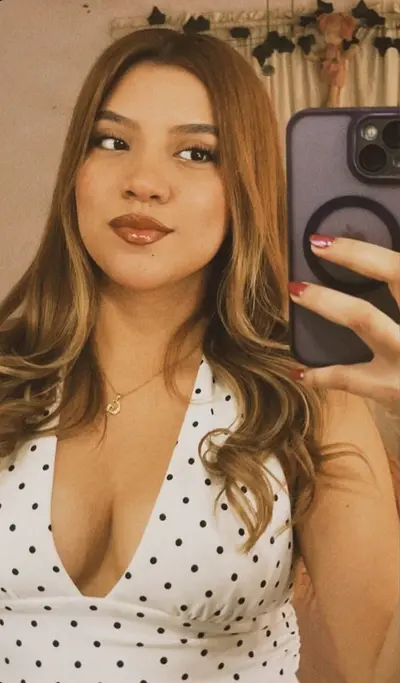 Unas buenas tetas de esta zorra cover image