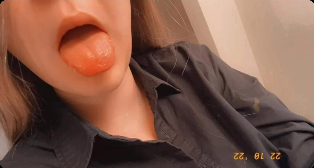 Girls mouth open image 3