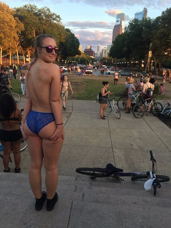 Some hot chicks showing their sexy ass sets 🥵🍑🔥 image 10