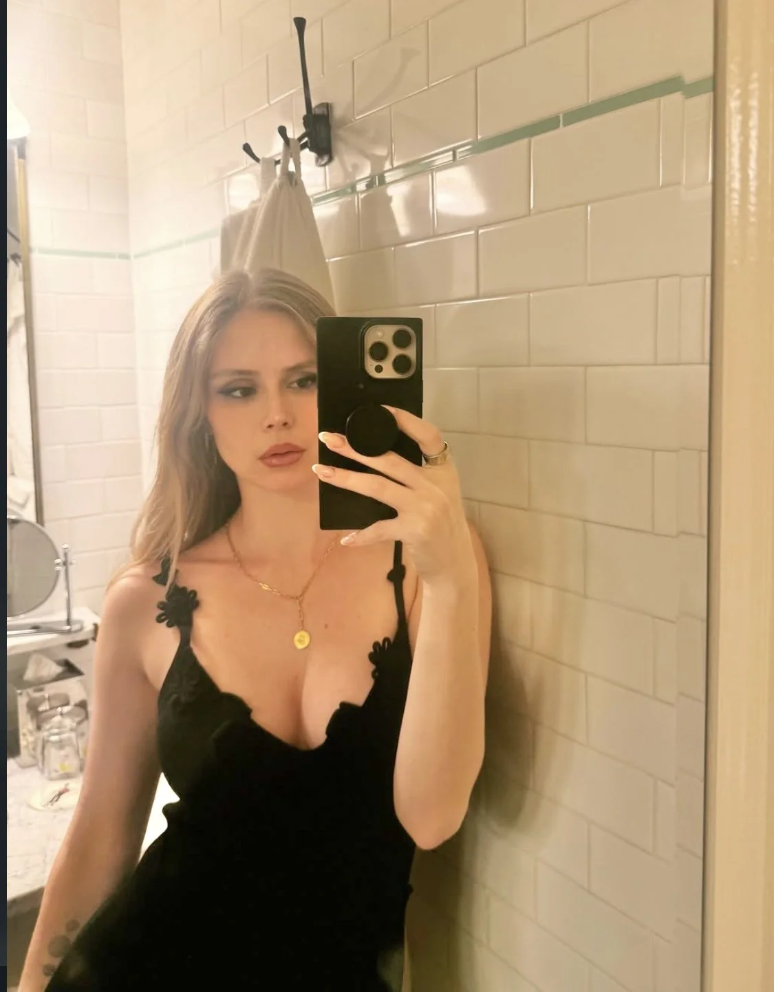 erinelair image 10