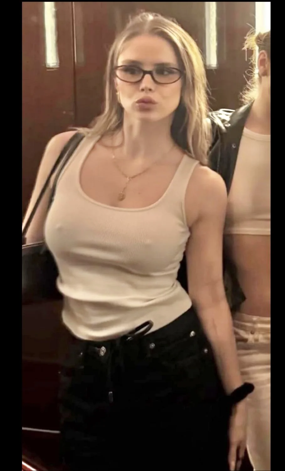 erinelair image 3