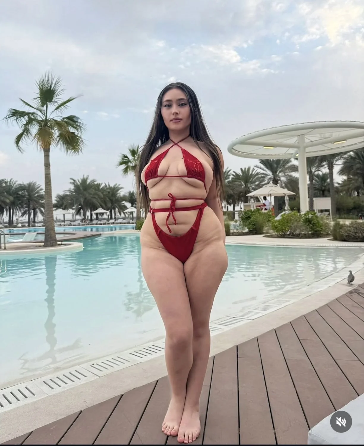 Former fat girl Gwen flaunts her new body image 14