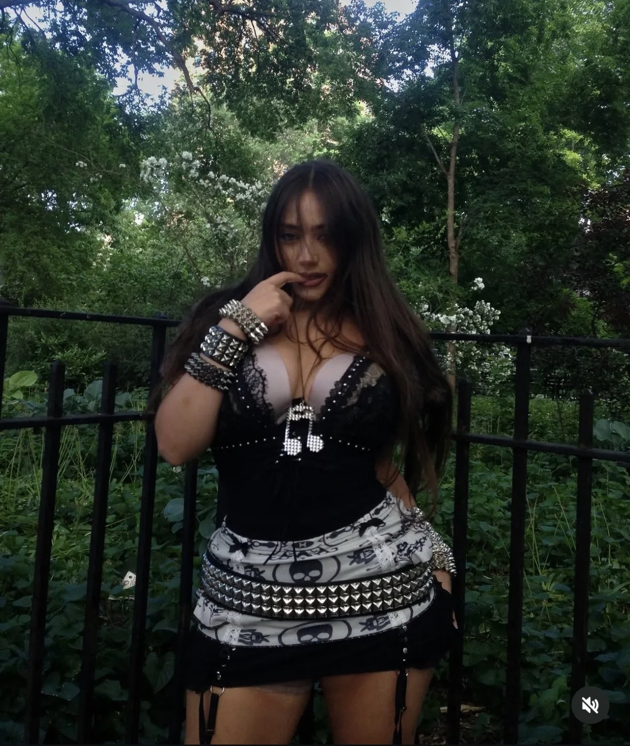 Former fat girl Gwen flaunts her new body image 16