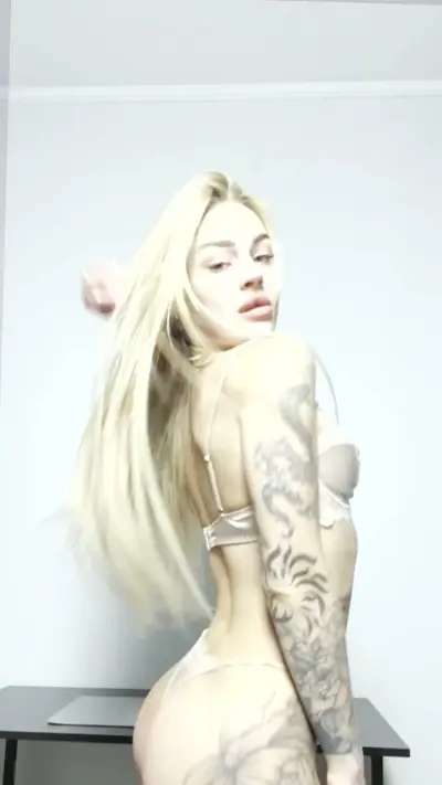 🔞 gorgeous huge tits nude slut riding cock dripping 😈💦 See OF cover image