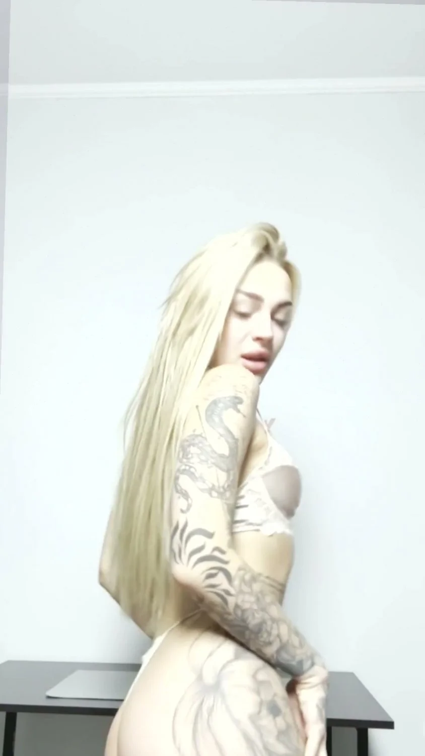🔞 gorgeous huge tits nude slut riding cock dripping 😈💦 See OF image 4
