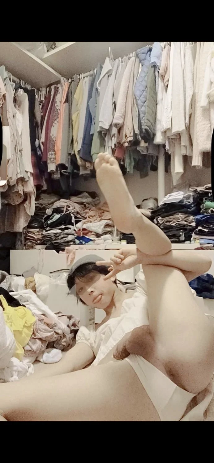 Chase 18yo BNWO sissy slut from Korea image 3