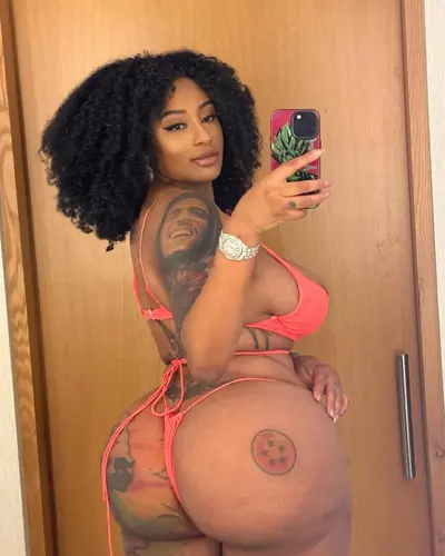 SophiaDaStallion 👅🍑 cover image