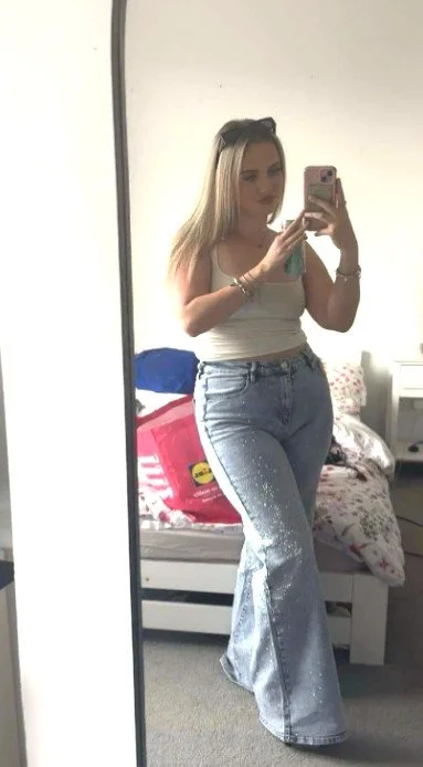 Curvy Blonde Chav Milly 21 image 3