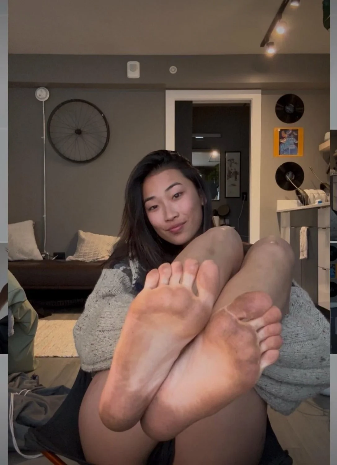 Asian is in love with her stinky feet image 3