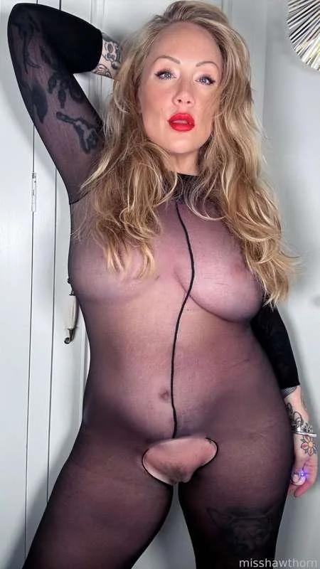 Eat Gilf Pussy While Jacking Off On Her Feet Part 1 image 31