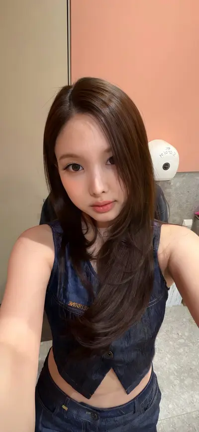 Nayeon (Twice) Pictures 16 cover image