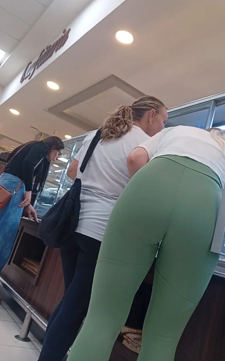 Puta deliciosa de academia no mercado image 3