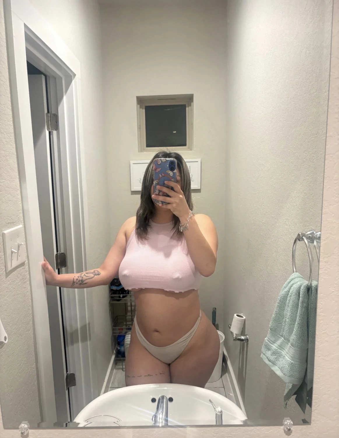 SATX Latina w/ Phat booty image 3