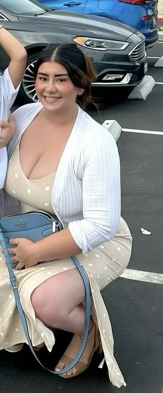 This fool wifey is a baddie with a natural fat booty image 2