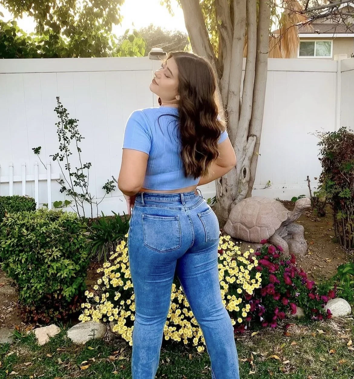 This fool wifey is a baddie with a natural fat booty image 6