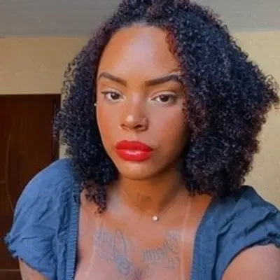 Morena peituda do prive cover image