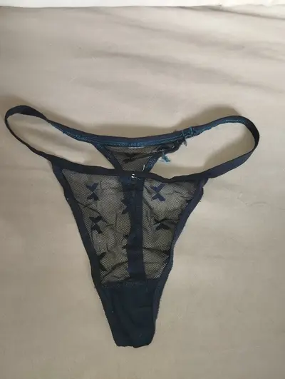 Bia Bucetuda milf. Calcinha verde cover image