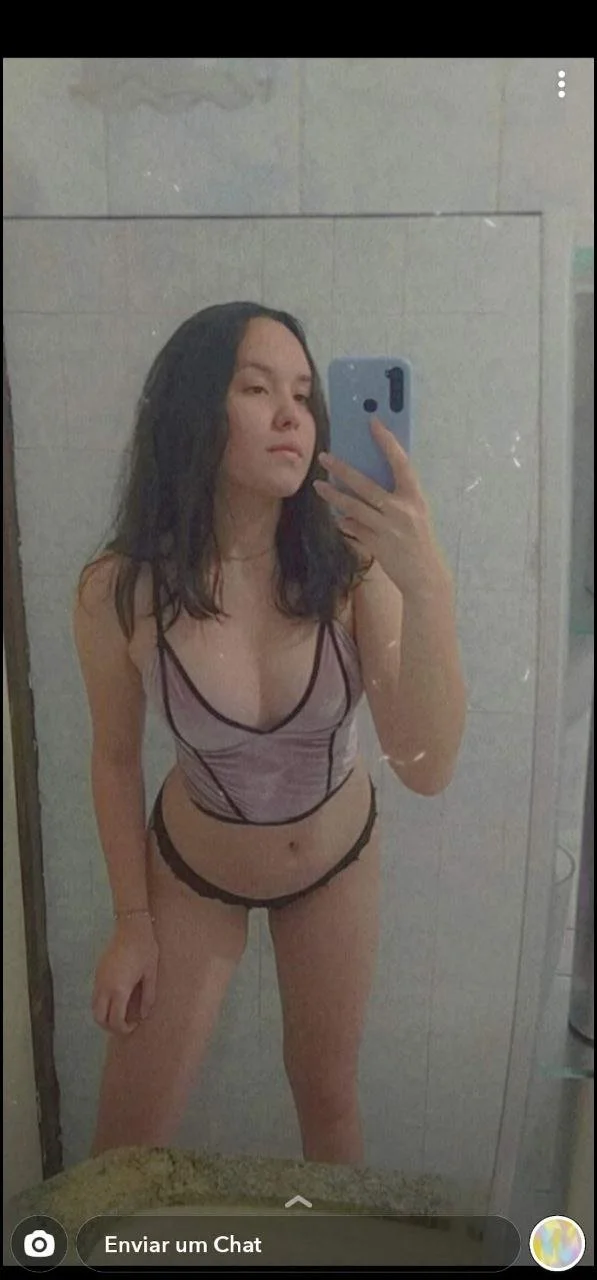 Corninho adora exibir essa putinha peituda image 2