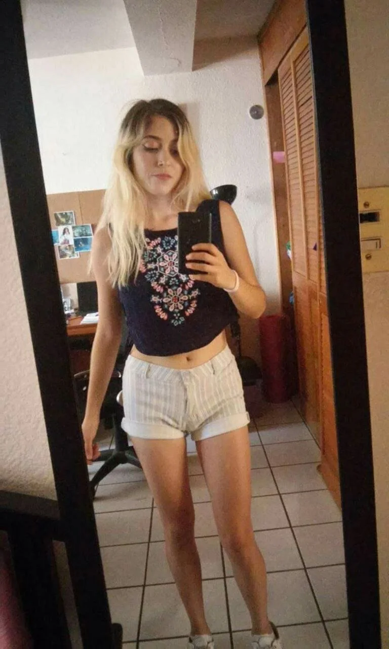 Rica putita aporte de mejor amigo image 11