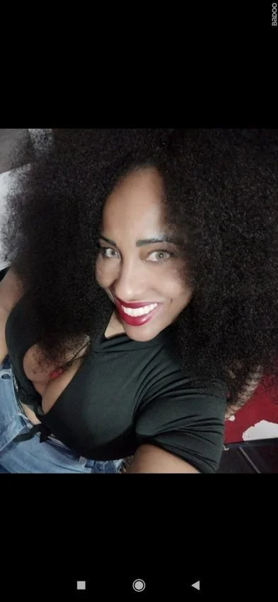 Coroa preta safada teve os nudes vazados pelo namorado image 4