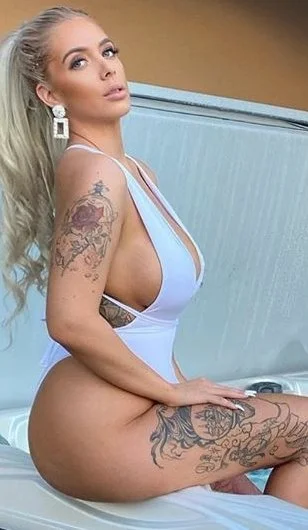 Sophia Hungarian escort image 2
