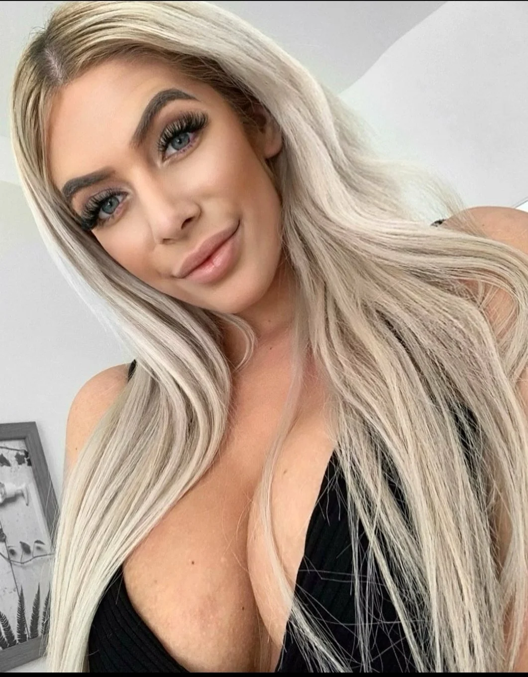 Sophia Hungarian escort image 3