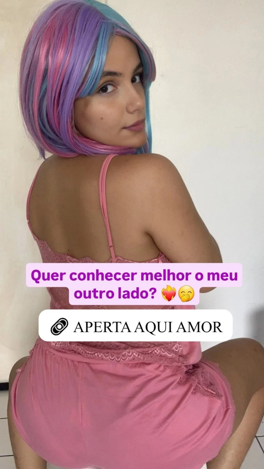 novinha do cabelo colorido gostosa @viiolethot image 2