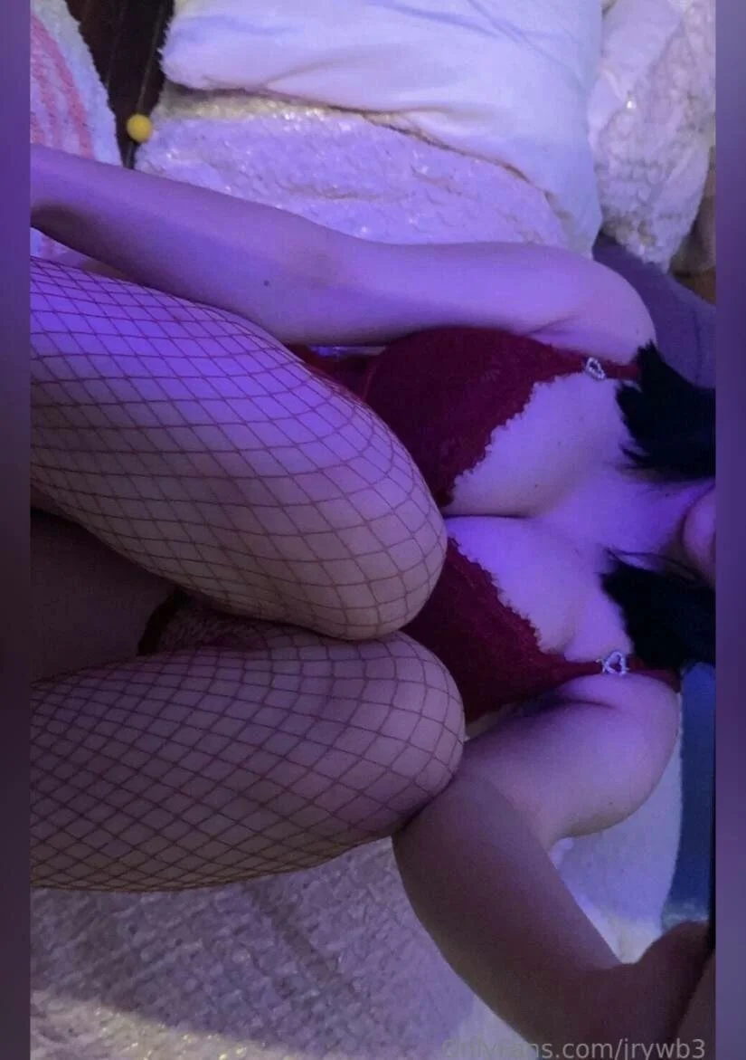 Buenísima flaquita culona image 3