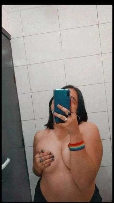Pendeja le encanta entregar el culo main image
