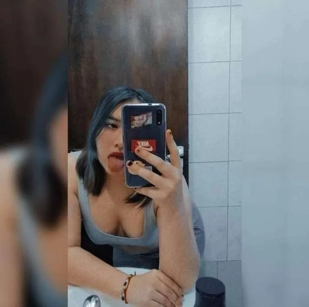 Pendeja le encanta entregar el culo image 12