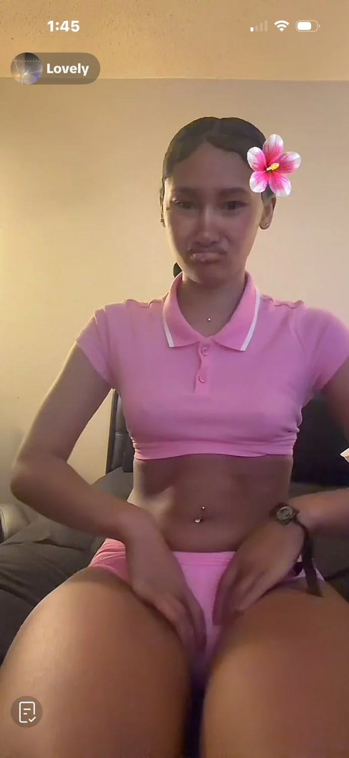 She want eyes on her fat pussy image 2
