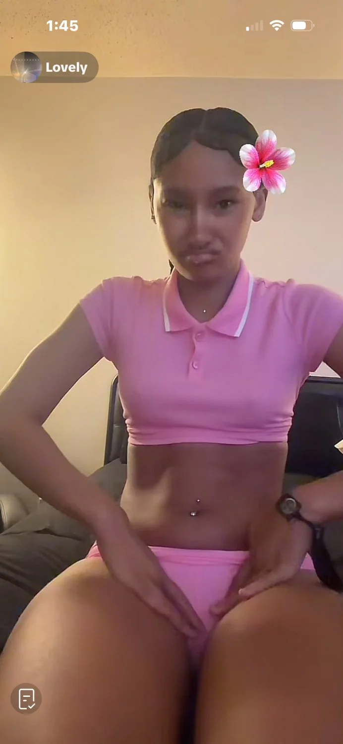She want eyes on her fat pussy image 4