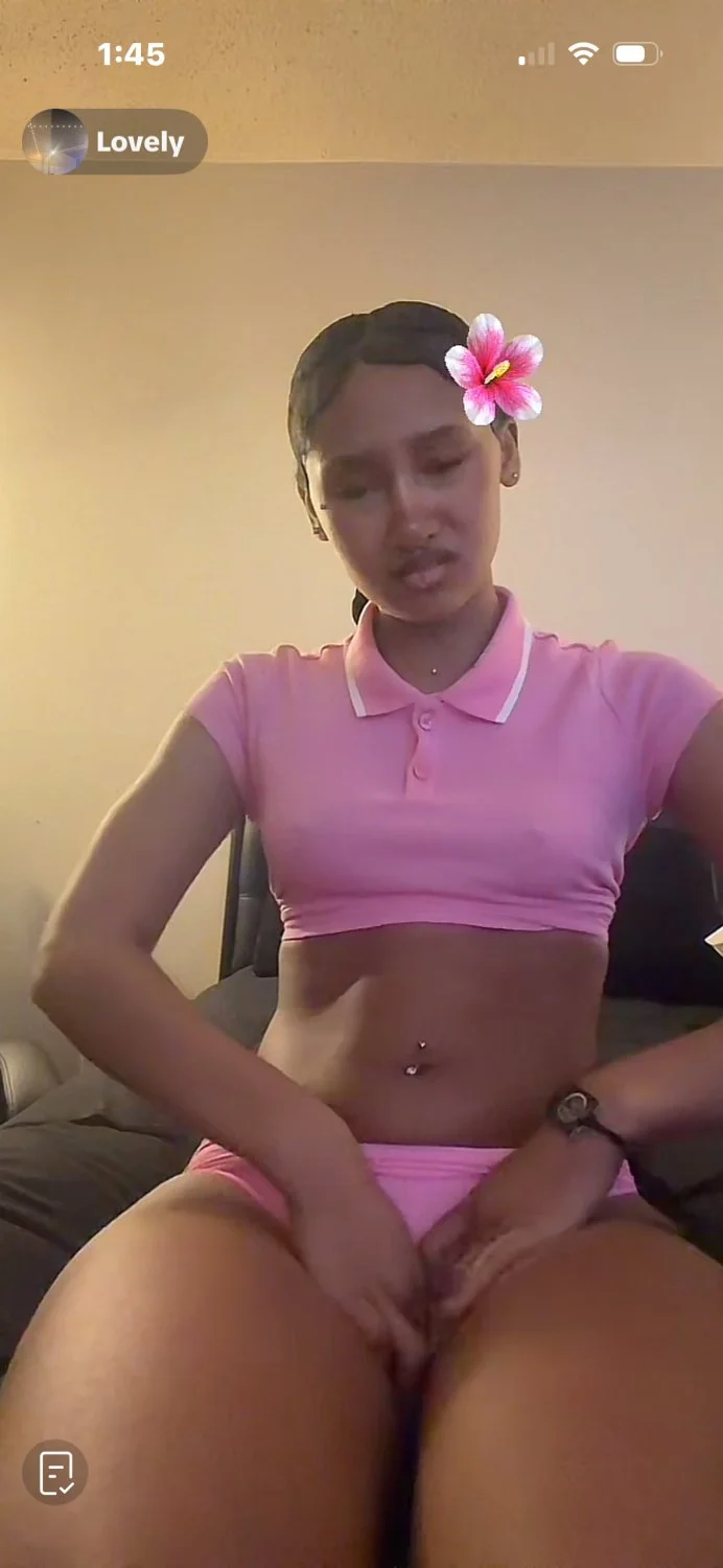 She want eyes on her fat pussy image 5