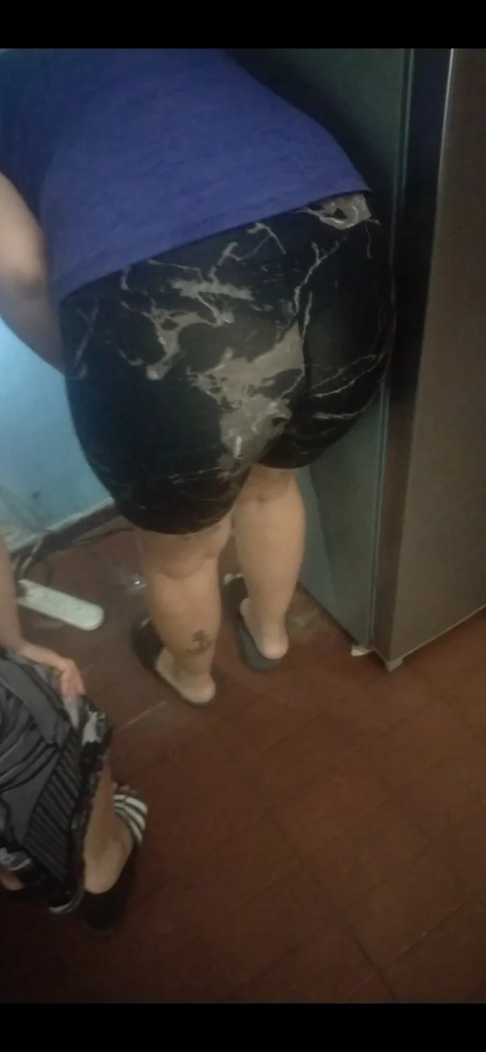 Pendeja turra y su vieja son acosadas image 5