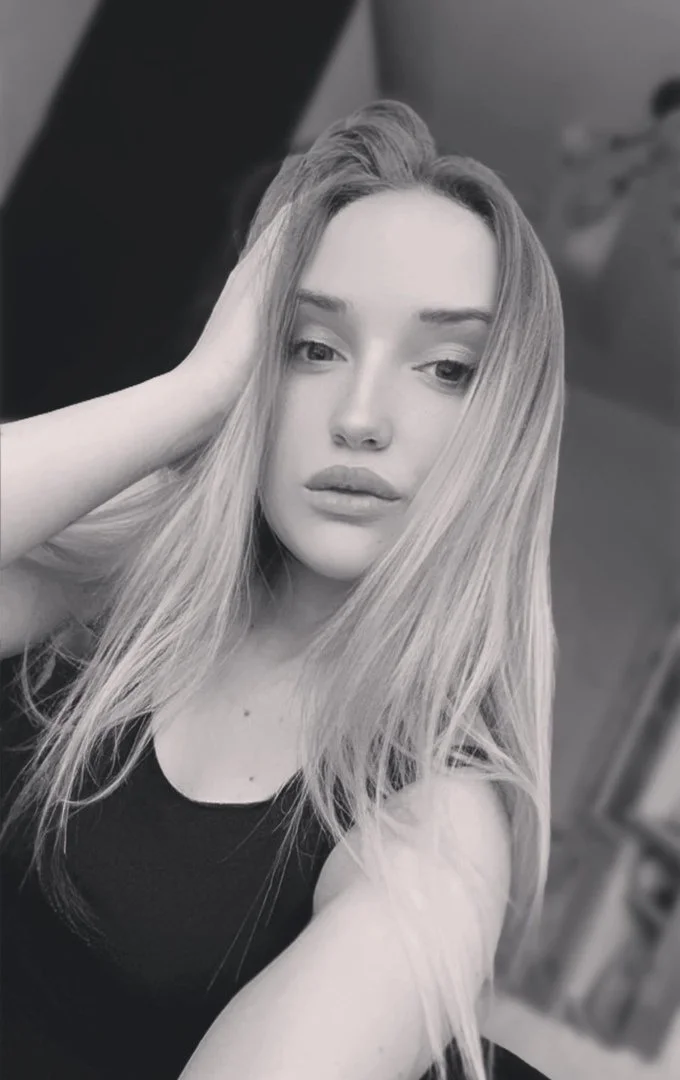 Ukrainian girl main image