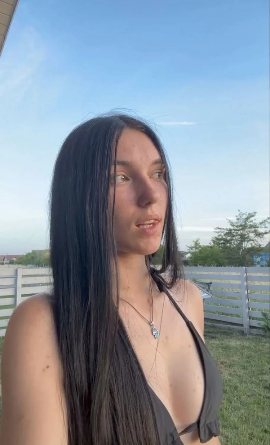 Another irl from Kik layider image 2