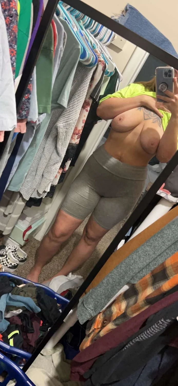 Curvy wife with big tits exposed image 13