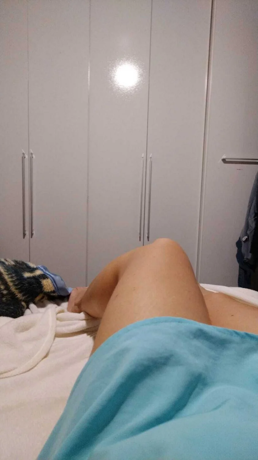 El orgullo de la familia se graba mostrando las tetas image 12