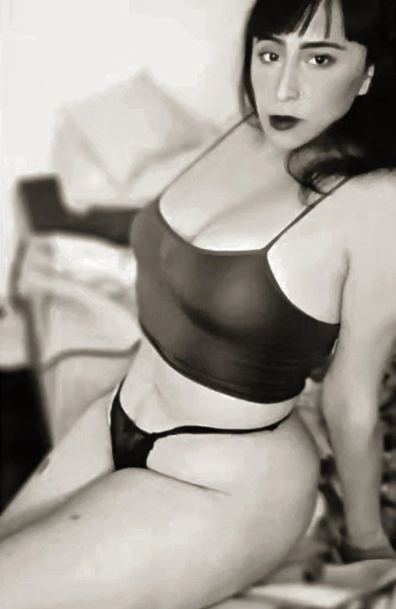 Vannesa psicóloga gorda en calzones image 3