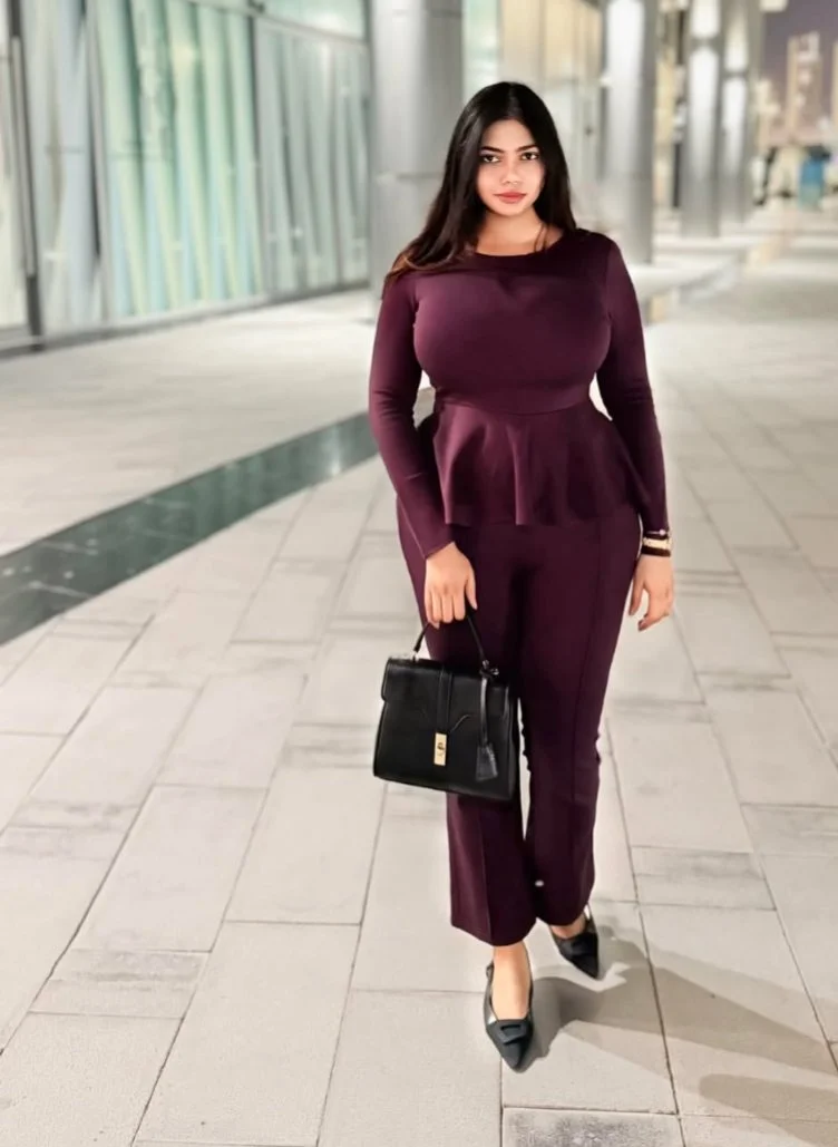 Bangladeshi chubby sexy girl in Dubai image 2