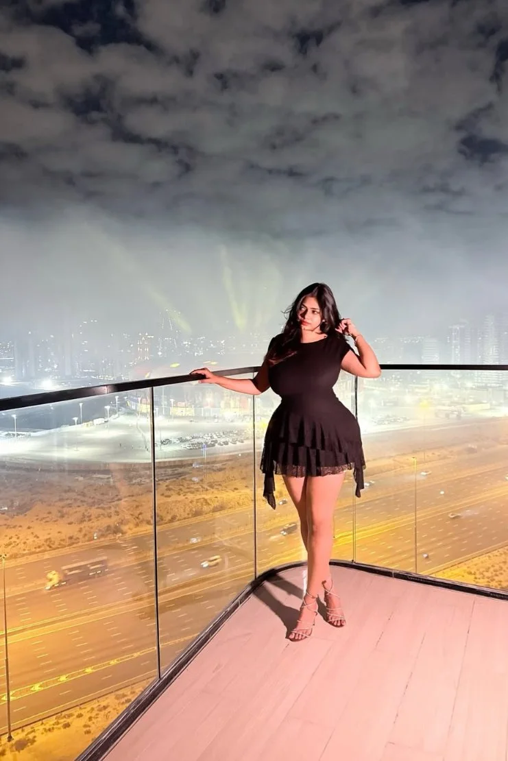 Bangladeshi chubby sexy girl in Dubai image 6