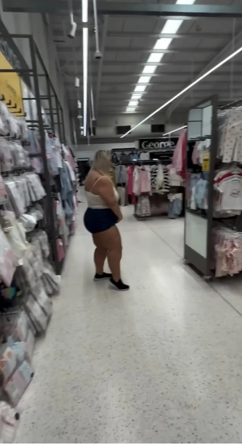 Bbw at a store touch Ming her own pussy licks her fingers 👅🤤 main image