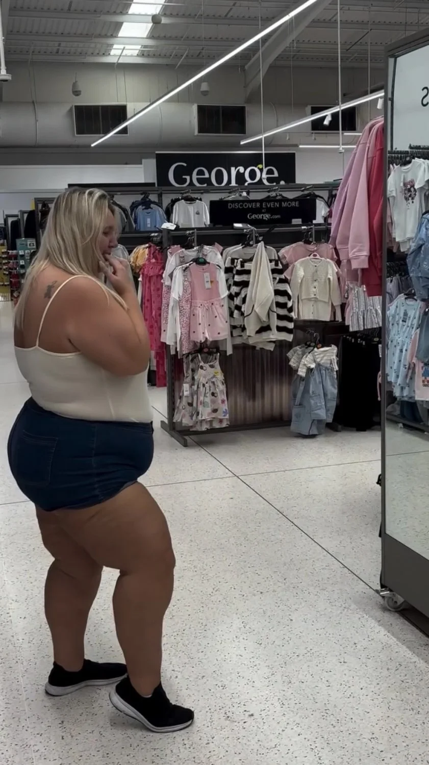 Bbw at a store touch Ming her own pussy licks her fingers 👅🤤 image 2