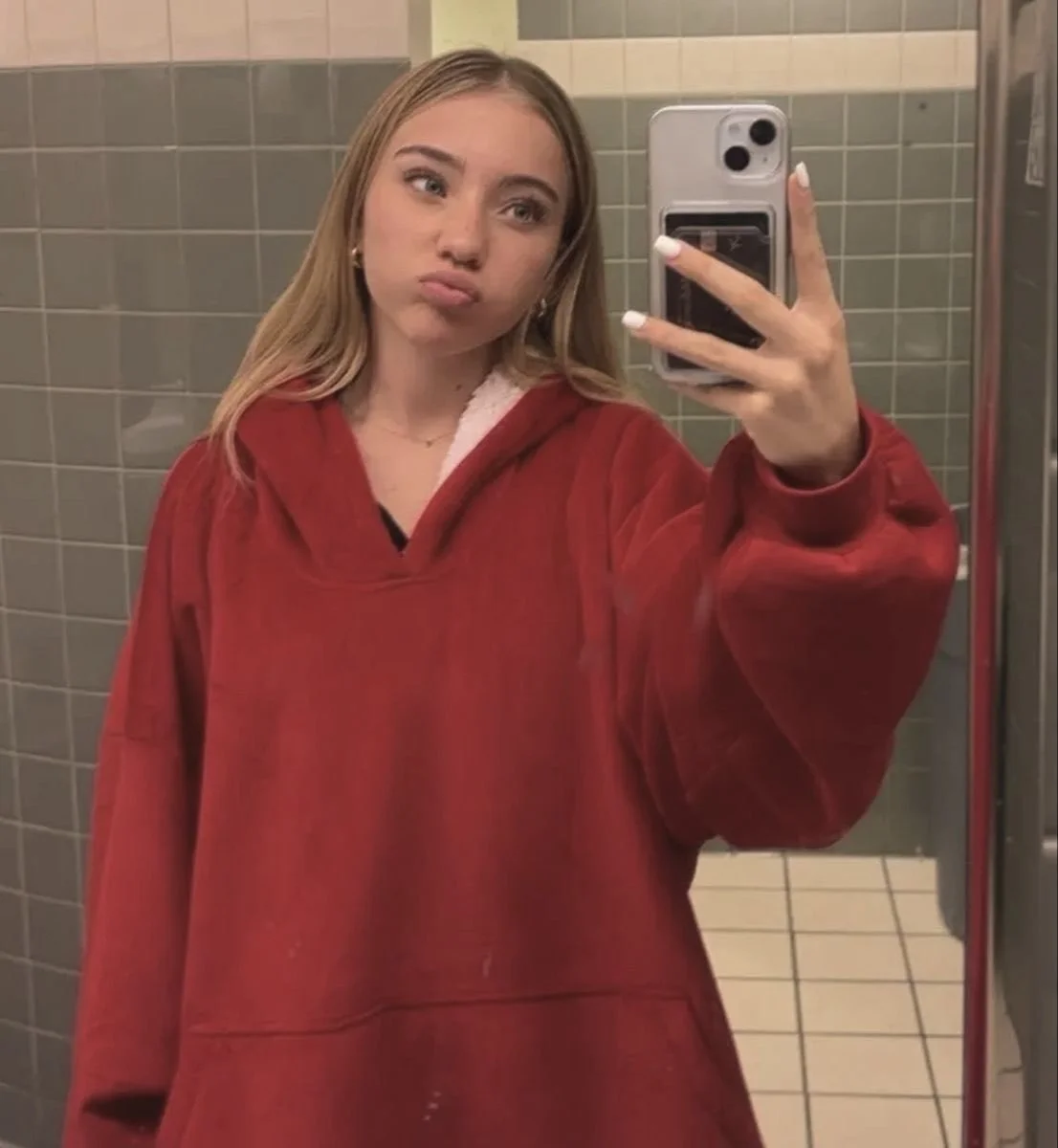 Daddy got a thing for his Daughter. His wife would kill him. image 10