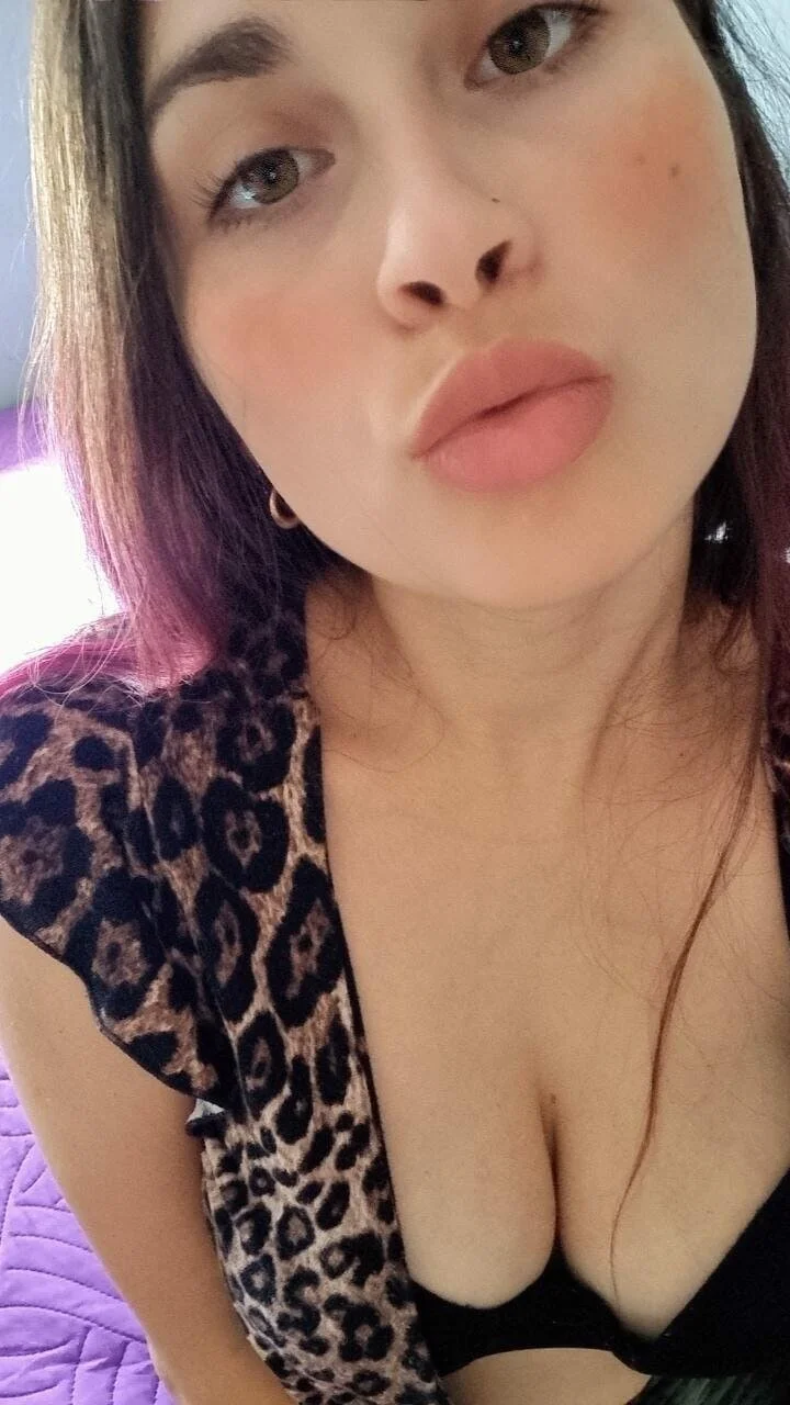 Tetona chilena de un rico culo que se llama javiera García , es una adicta a chupar verga image 27